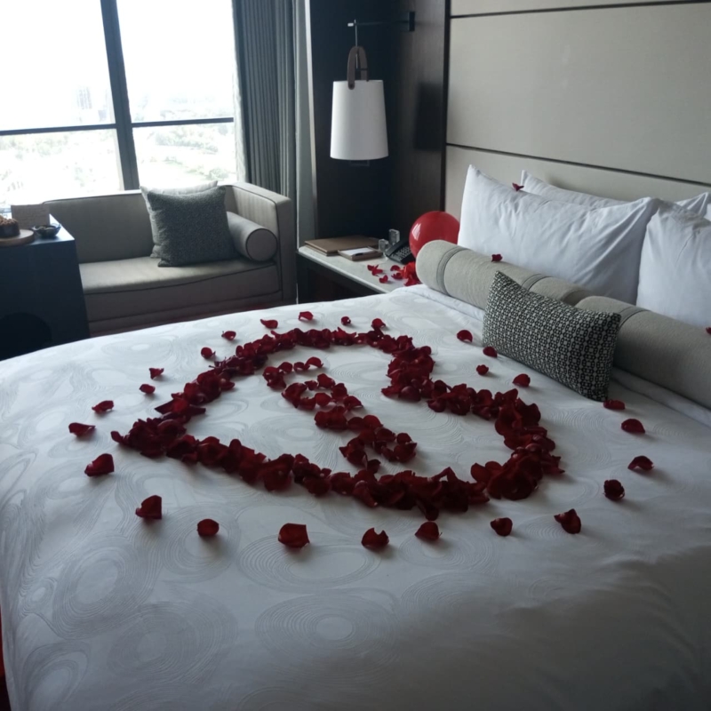 Romantic Valentine’s Room Surprise Setup