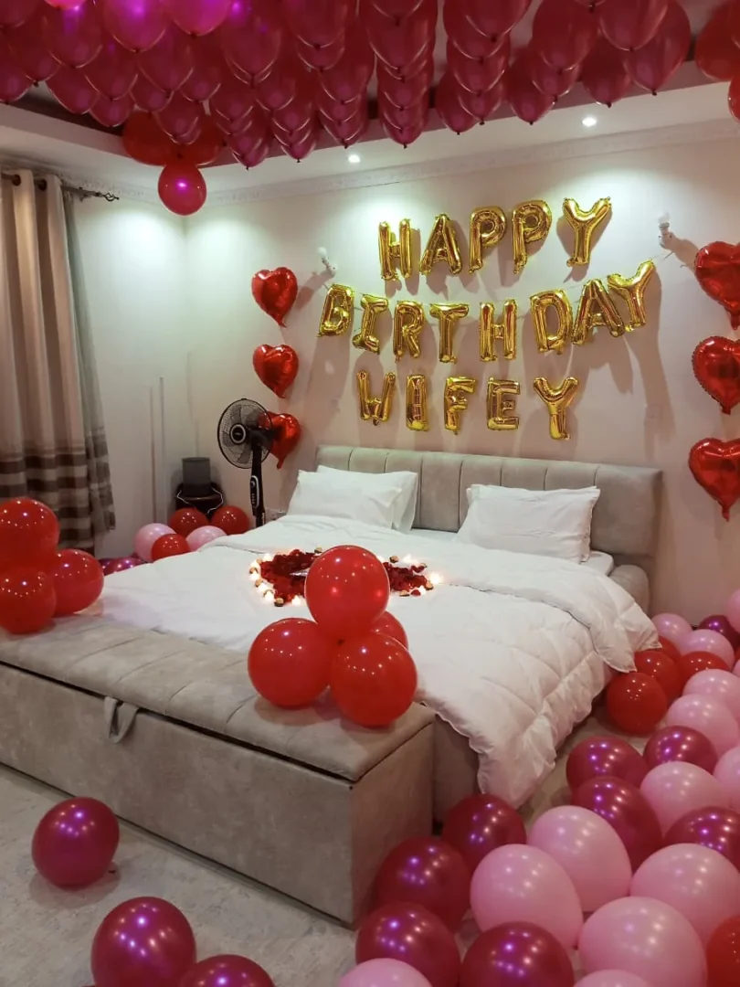 how to set the mood with decor lights and flowers
